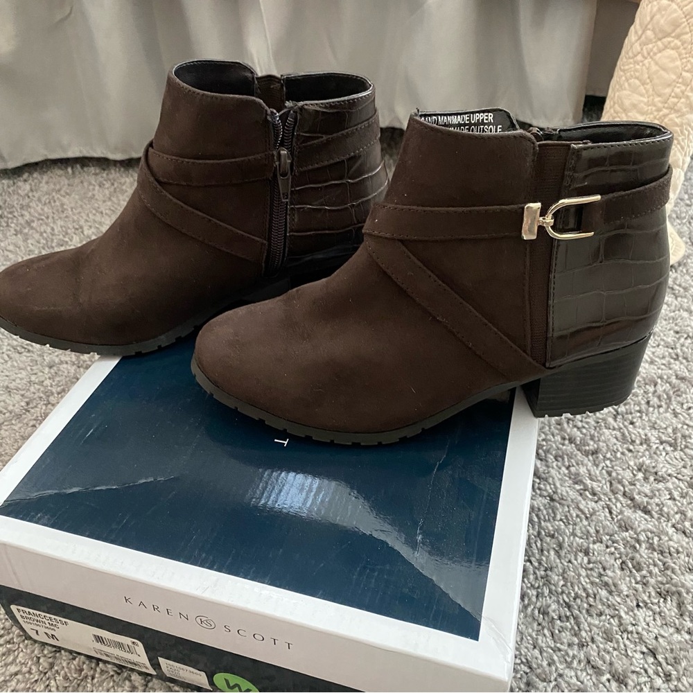 Karen Scott Francess Suede Brown Booties- size 7